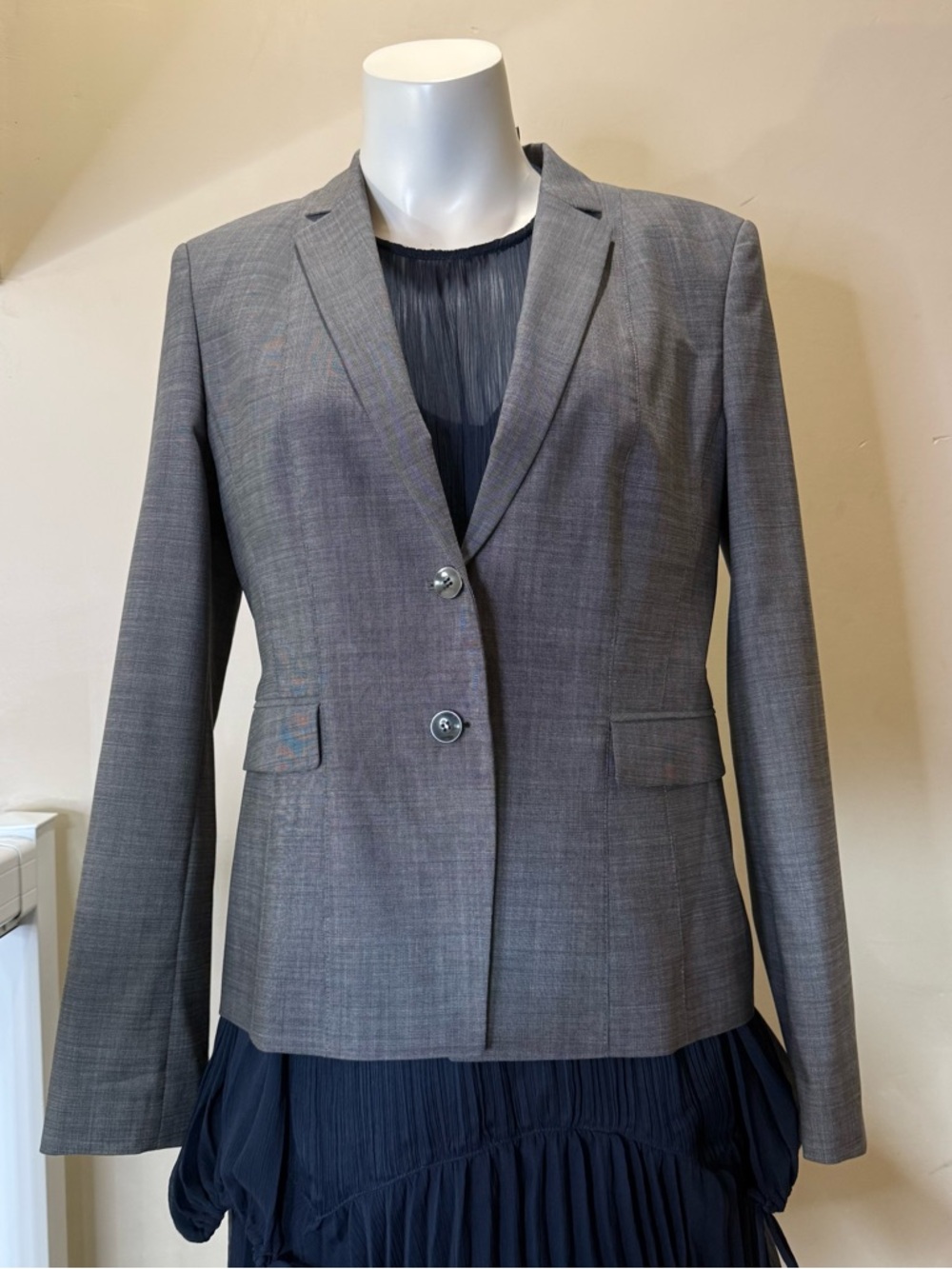 HUGO BOSS SLIM-FIT BLAZER IN 99% VIRGIN WOOL size 8 - Picture 5 of 17